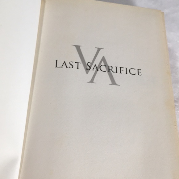 Last Sacrifice A Vampire Academy Novel hardback Richelle Mead copyright 2010 - Picture 2 of 4